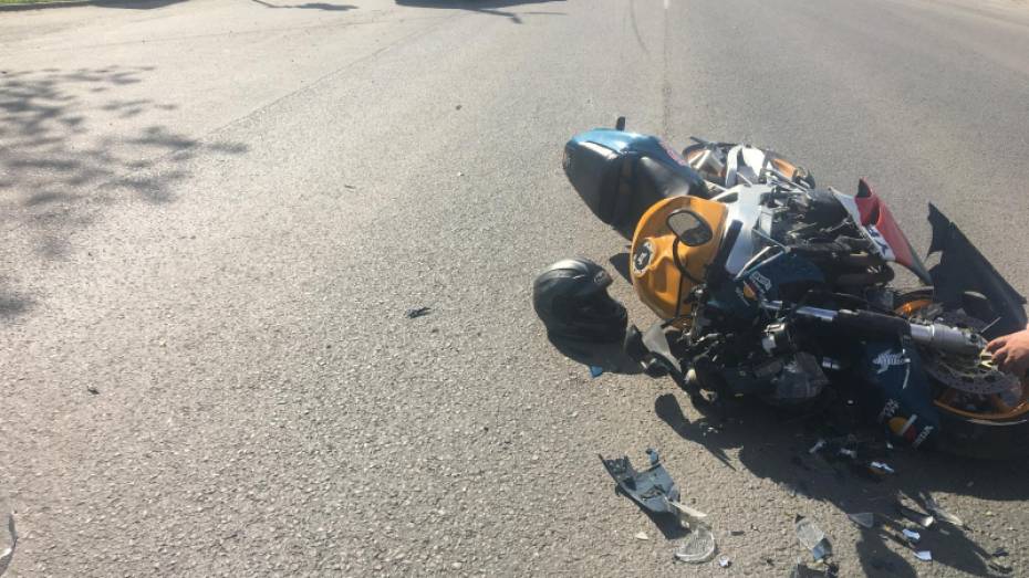 Мотоциклист погиб после столкновения с Nissan в Воронежской области