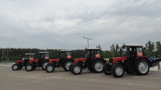 Воронежский лесопожарный центр получил новые спецтрактора
