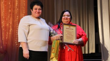 Многодетную мать из Подгоренского района наградили знаком «Матери земли Воронежской»
