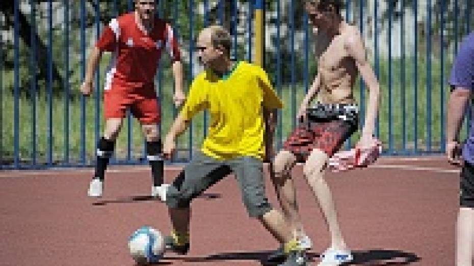 Воронежские сироты сыграли в футбол с американскими студентами