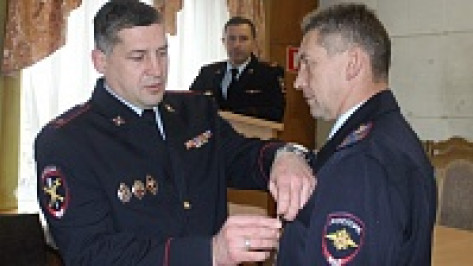 Медали «За отличие в службе» получили шестеро таловских полицейских