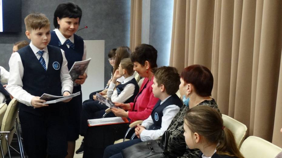 Бобровский школьник презентовал свою книгу «Труженики тыла – дети войны»