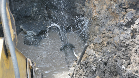 В Калаче из-за аварии на водоводе остались без воды 150 частных домовладений 