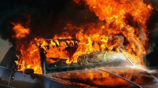 В Семилуках ночью сгорели 2 автомобиля