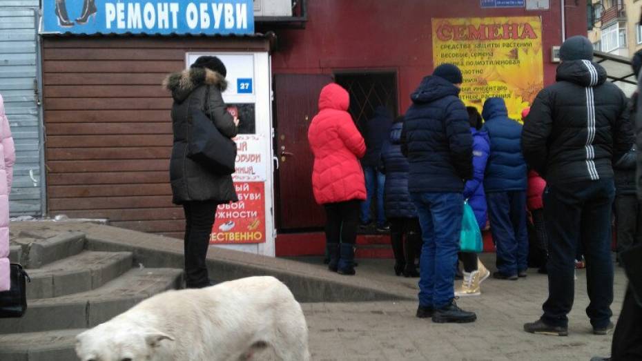 В Воронеже 180 человек эвакуировали из-за пожара на рынке «1000 мелочей»