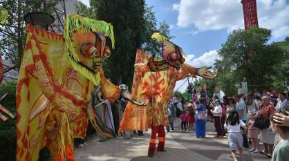 Парадом уличных театров в Воронеже открылся XIII Платоновский фестиваль искусств