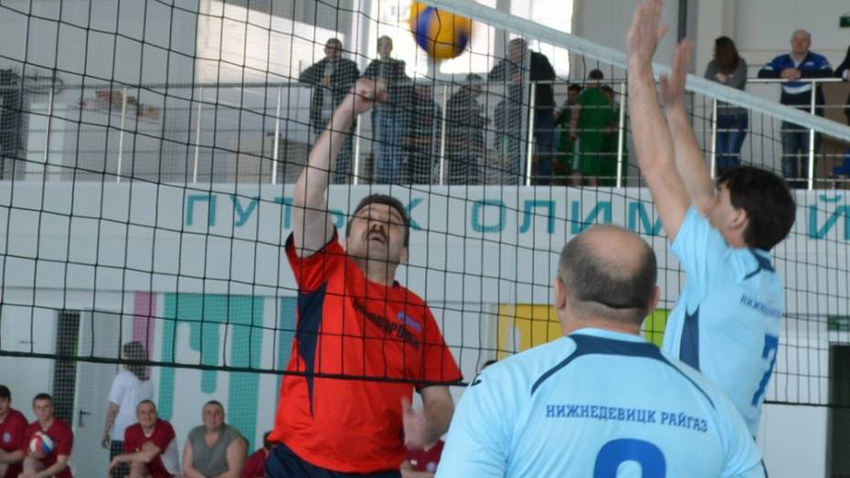 В Нижнедевицке прошел областной волейбольный турнир