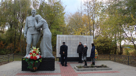 Ревизия памяти. По поручению губернатора комиссия осмотрела мемориалы и воинские захоронения в Таловском районе