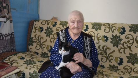 Позитив, плотный обед и движение. В свой 100-летний юбилей жительница Воронежской области рассказала, как прожить долго