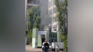 В Воронеже на улице Южно-Моравской утром 17 августа в многоэтажке произошел пожар