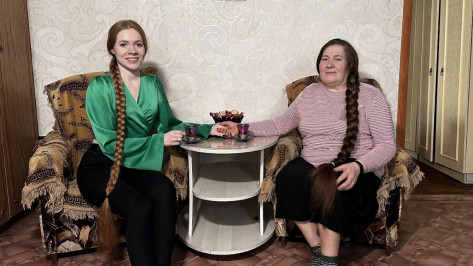 Рапунцели из Сычевки. В воронежской семье больше века от матери к дочери передаются длинные и густые волосы