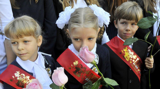 С 1 сентября школьники Калуги будут ежедневно петь по утрам гимн России