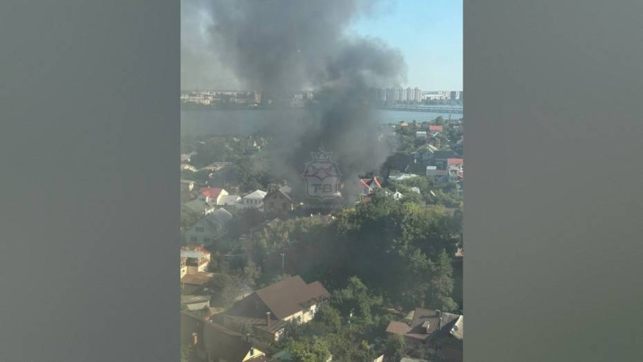 Воронежцы сообщили о пожаре в Центральном районе города