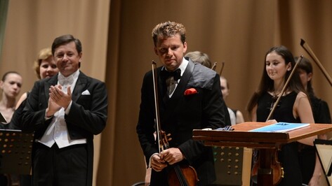 Знаменитый австрийский скрипач и дирижер Юлиан Рахлин дал концерт в Воронеже