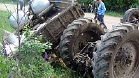 В Воронежской области Hyundai врезался в трактор: 1 погибший