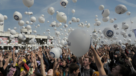 Фото РИА «Воронеж». Участники космоакции запустили 3 тыс воздушных шаров
