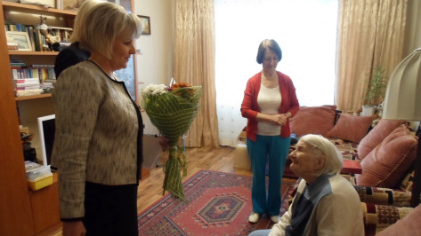 Жительница Воронежа отметила 100-летний юбилей