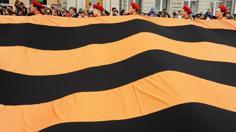 Принят закон об уголовной ответственности за публичное осквернение георгиевской ленты