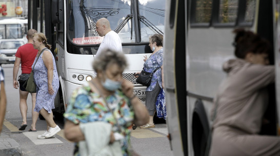 Девушка выпала из маршрутки возле остановки «Ботанический сад» в Воронеже