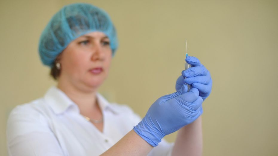 Воронежский губернатор поручил ускорить вакцинацию от гриппа