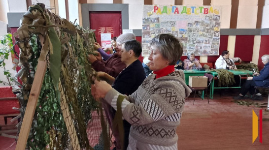 Таловский предприниматель организовал вторую волонтерскую группу по плетению масксетей
