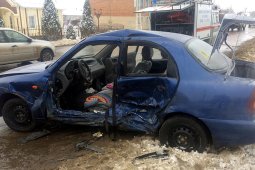 Один погиб и двое пострадали при столкновении минивэна и легковушки в Воронежской области