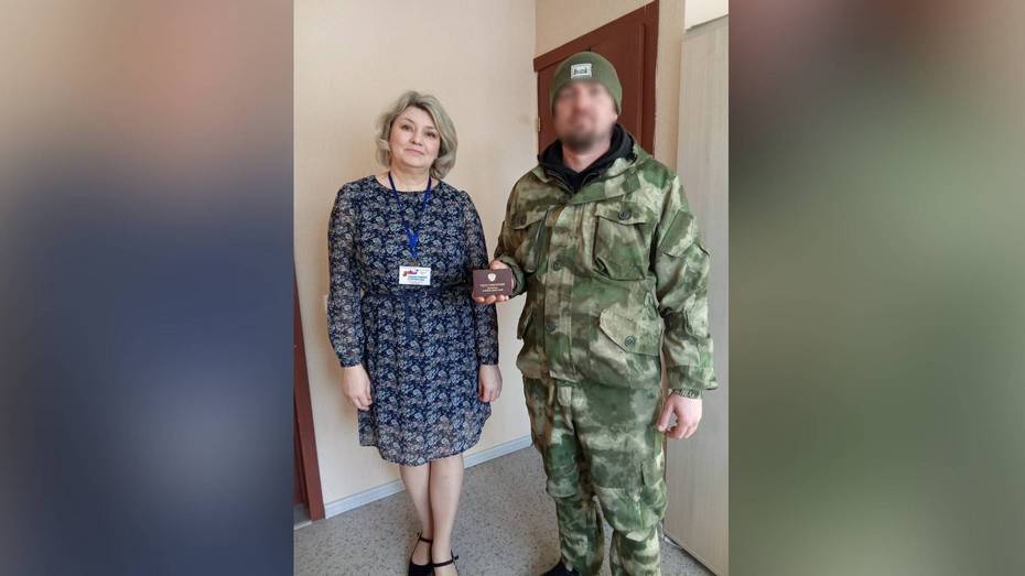 В Панинском районе соцкоординатор помогла получить ветеранское удостоверение участнику СВО