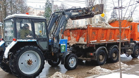 За день с улиц Воронежа вывезли более 600 кубометров снега