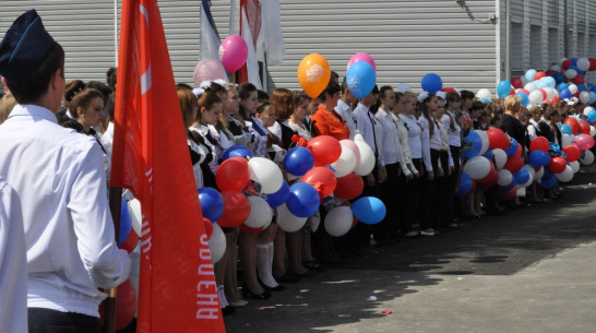 В Репьевке более 500 человек хором спели «День Победы»