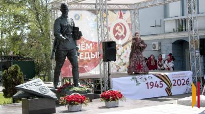 В Воронеже возложили цветы к Памятнику фронтовому почтальону
