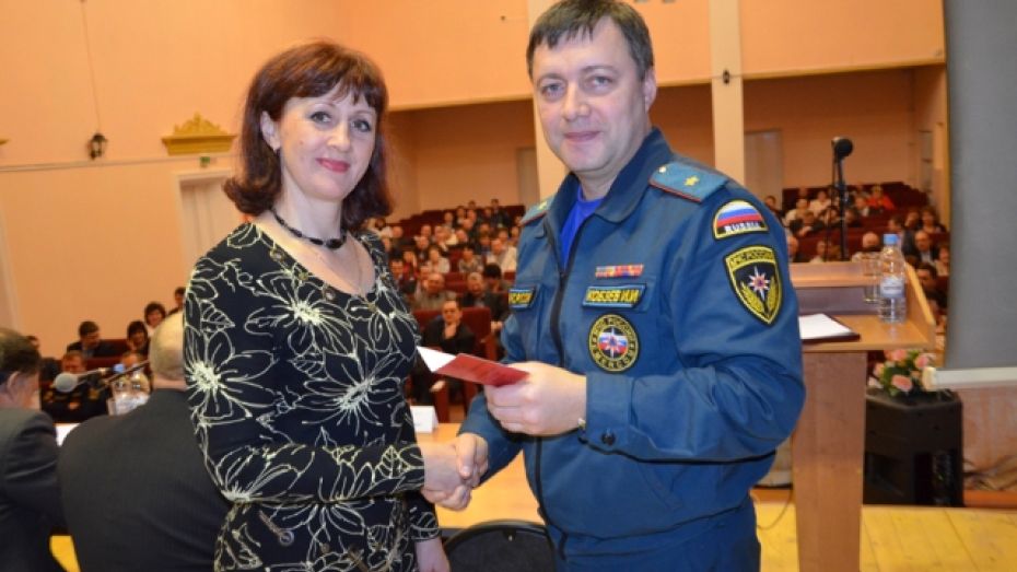 Павловские педагоги получили Знаки Министерства чрезвычайных ситуаций России