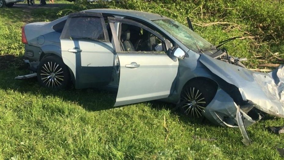 В Поворинском районе Ford Focus улетел в кювет: погиб пассажир