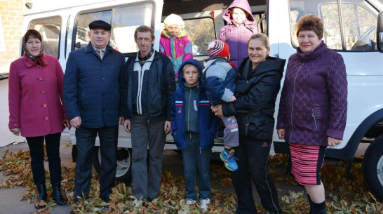 Многодетная семья из Каширского района получила микроавтобус