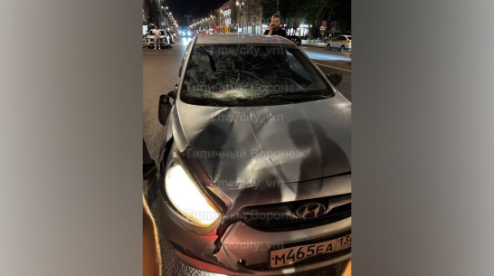 В жутком ночном ДТП на проспекте Революции в Воронеже пострадал 38-летний пешеход