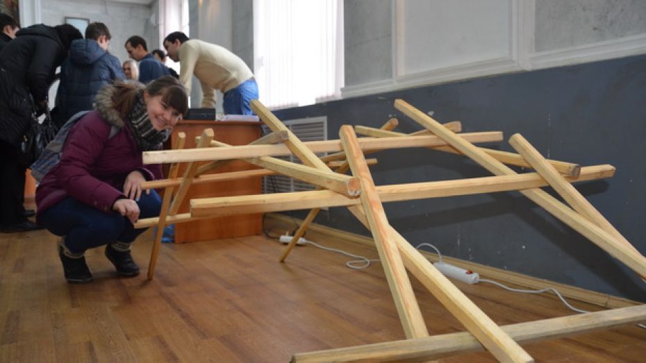 Воронежцам показали, как в домашних условиях соорудить мост Леонардо да Винчи