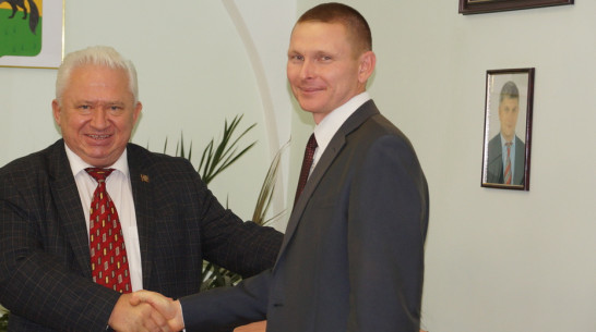 Главой администрации Богучара избрали 36-летнего Сергея Аксенова