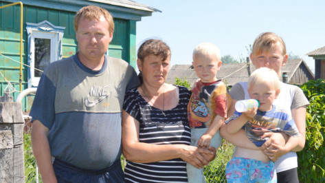 Жители Терновского района помогли многодетной семье погорельцев