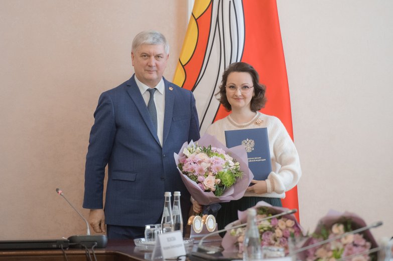 Губернатор наградил жителей региона благодарственными письмами президента России
