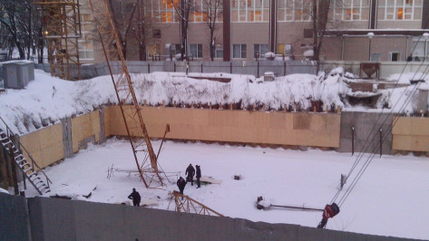 В Воронеже рухнул башенный кран: пострадали двое