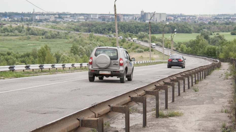 В Лисках реконструируют автомобильный мост через реку Дон 
