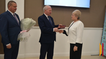 Сельскую активистку наградили за вклад в развитие Воробьевского района