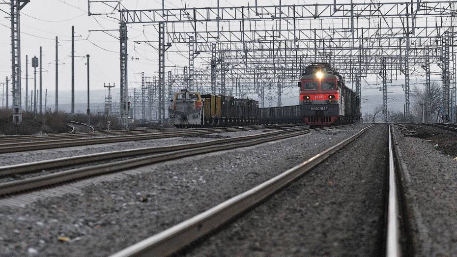 Поезд столкнулся с грузовиком в Воронежской области