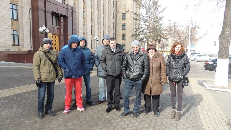 Воронежские строители вышли на площадь Ленина с требованием вернуть долги по зарплате