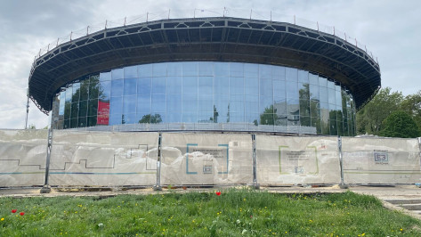 В здании Воронежского цирка завершили установку витражей