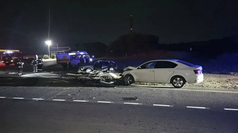 В Воронежской области ВАЗ столкнулся с Skoda: погиб мужчина