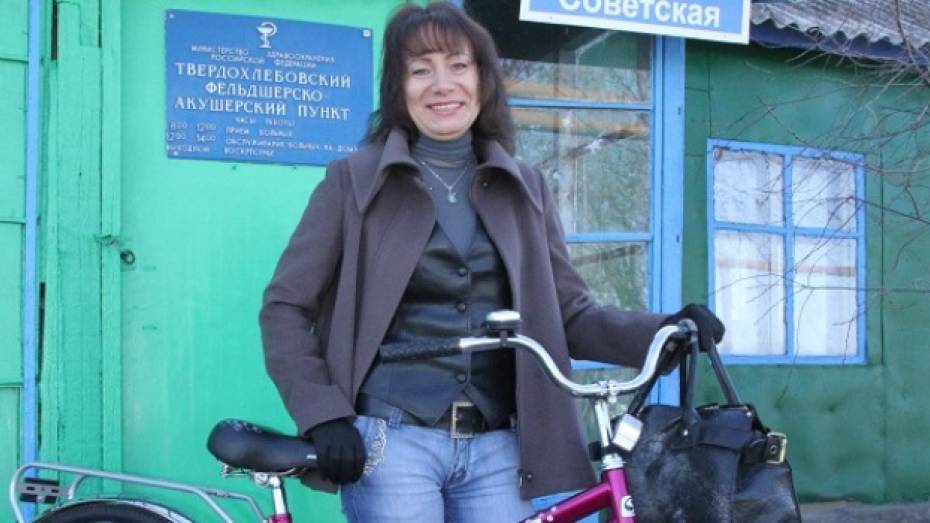 Жители Богучарского района подарили своему доктору велосипед