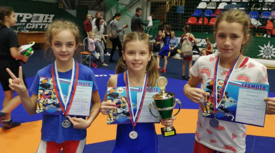 Эртильская школьница завоевала «золото» открытого первенства Рязани по спортивной борьбе