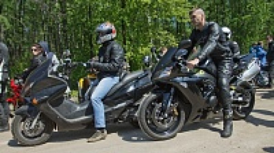 В Воронеже первый в этом году мотопробег собрал около тысячи участников