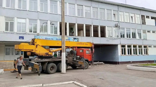В Россоши продолжается ремонт самой многочисленной в городе школы №9