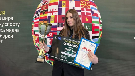 На первенстве мира по бильярду на пьедестал почета поднялась 14-летняя спортсменка из Воронежа
